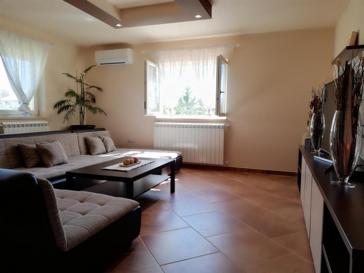 Apartman Nikola Ladrovici ภายนอก รูปภาพ