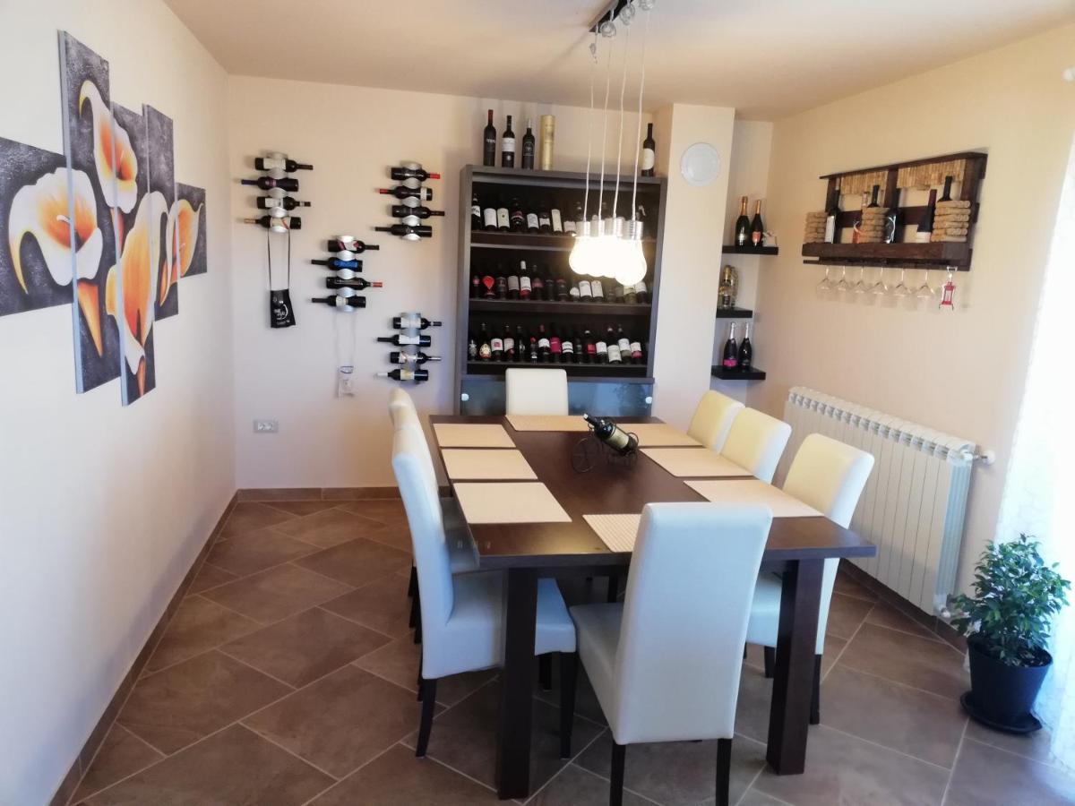 Apartman Nikola Ladrovici ภายนอก รูปภาพ