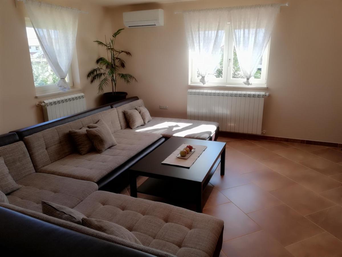 Apartman Nikola Ladrovici ภายนอก รูปภาพ