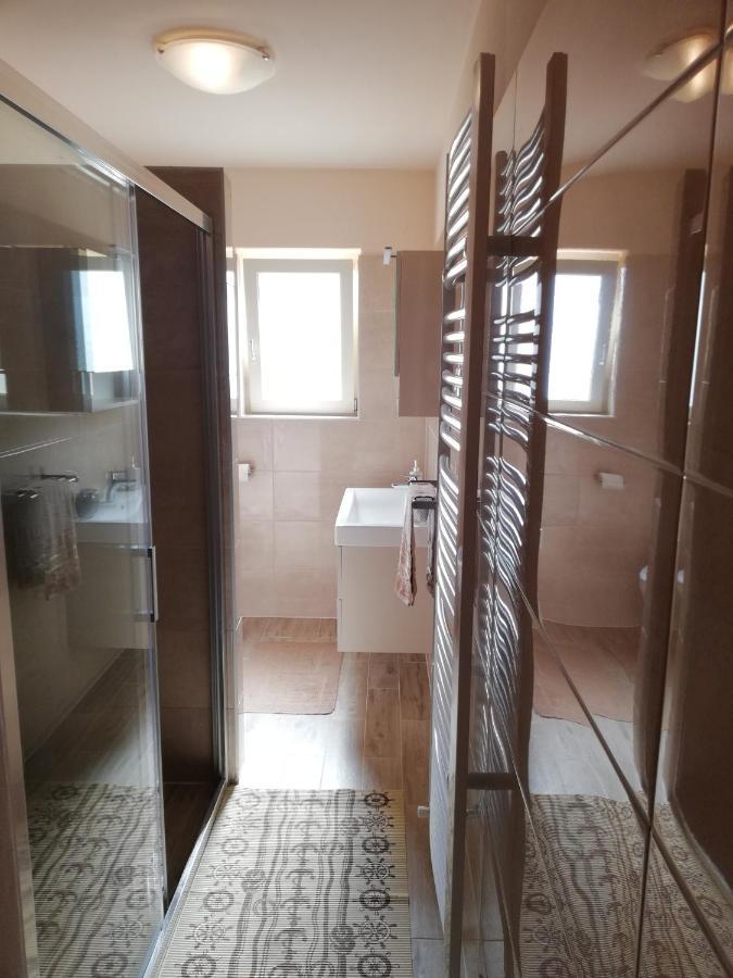 Apartman Nikola Ladrovici ภายนอก รูปภาพ